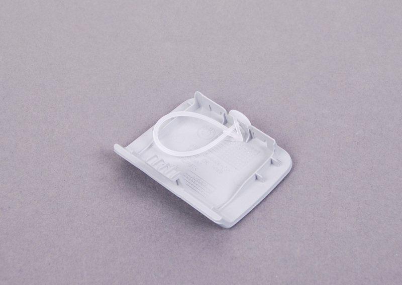 Крышка буксирной проушины загрунтов.