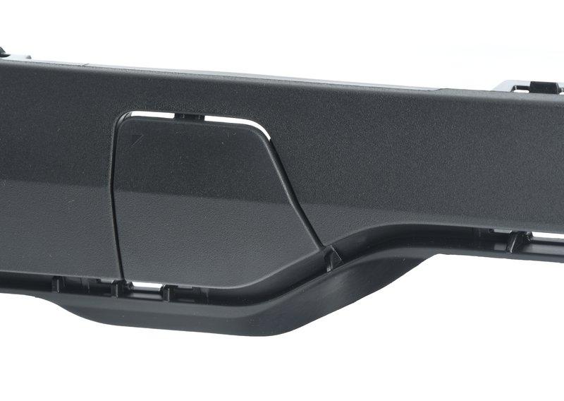 Облицовка бампера сзади посередине