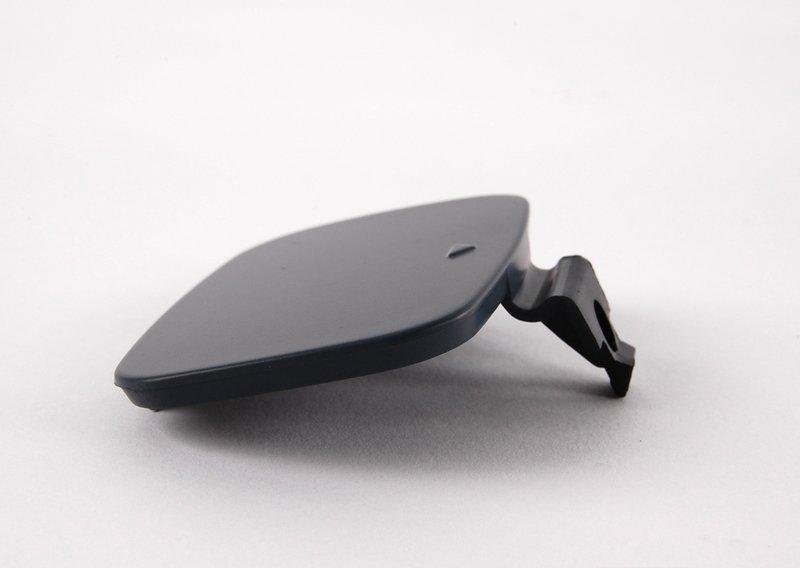 Крышка буксирной проушины загрунтов.