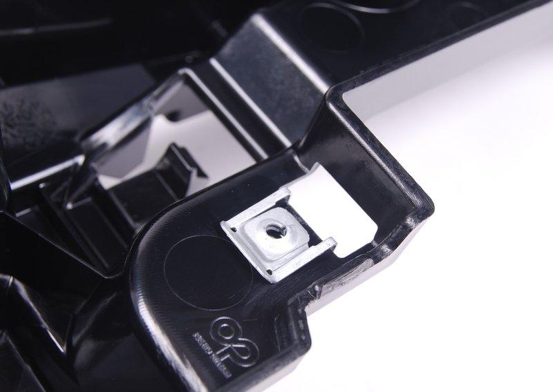 Крепление заднего бампера левый угол