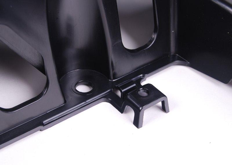 Среднее крепление заднего бампера