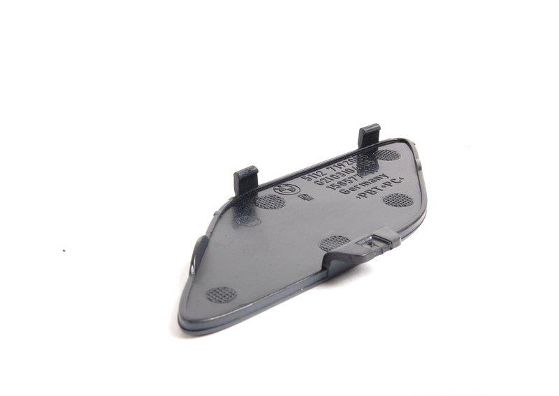 Крышка буксирной проушины загрунтов.