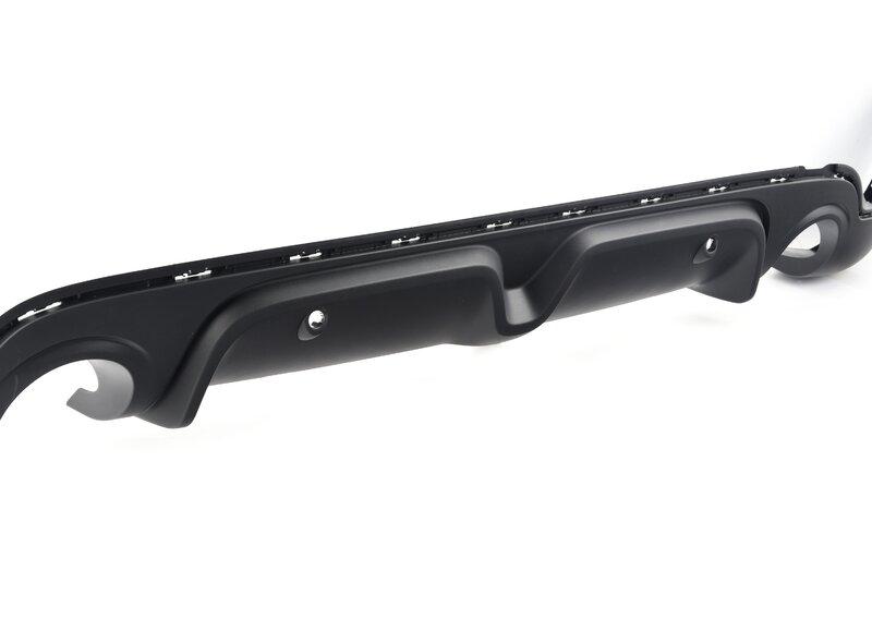 Черная лента сзади внизу