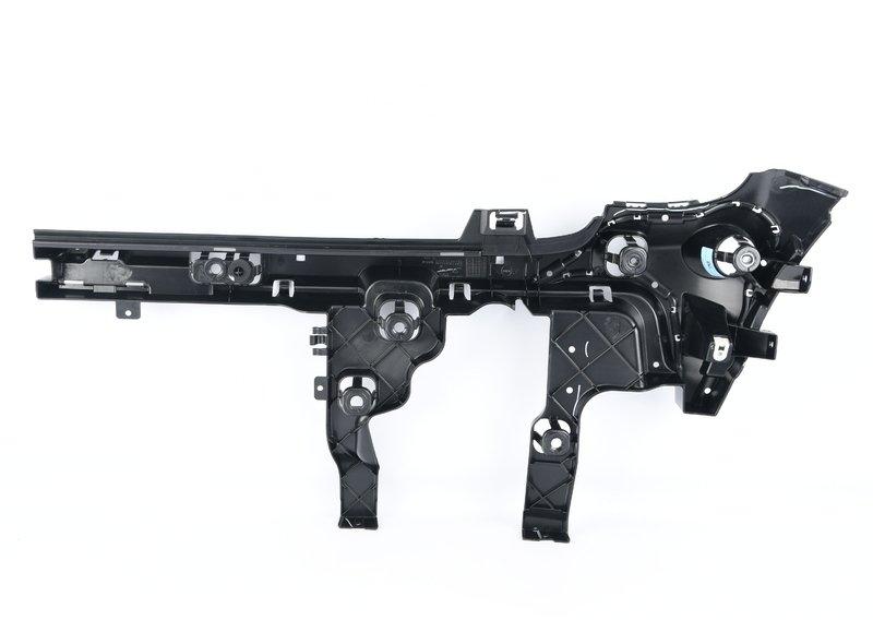 Боковая направляющая бампера Л