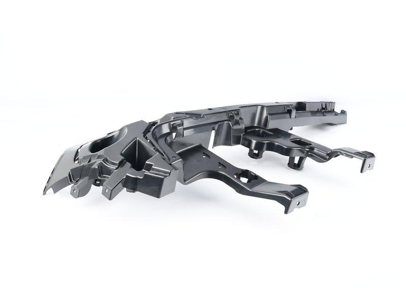 Боковая направляющая бампера Л