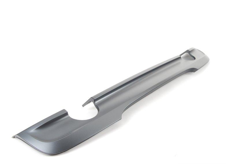 Вставка заднего бампера