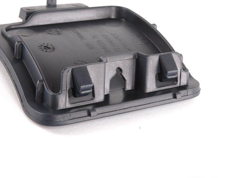 Крышка буксирной проушины загрунтов.