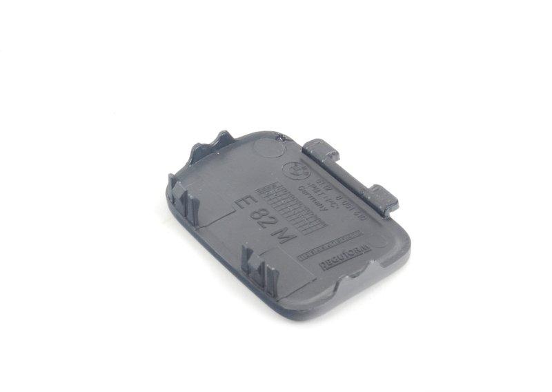 Крышка буксирной проушины загрунтов.