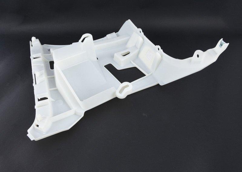 Боковая направляющая бампера Л