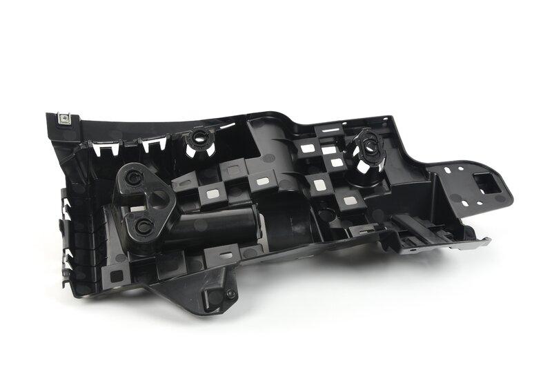 Крепление заднего бампера правый угол