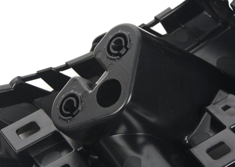 Крепление заднего бампера правый угол