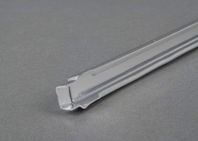 Декоративная планка задней панели кузова