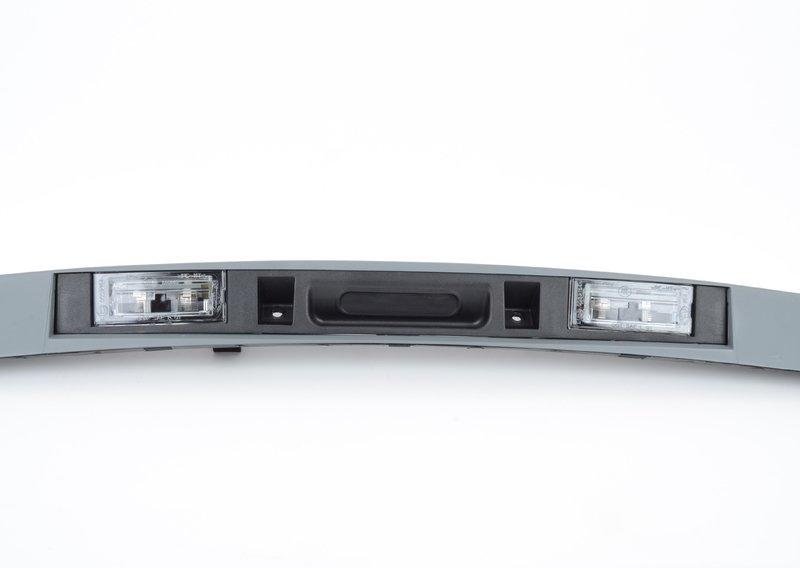 Накладка багажной двери загрунтованная