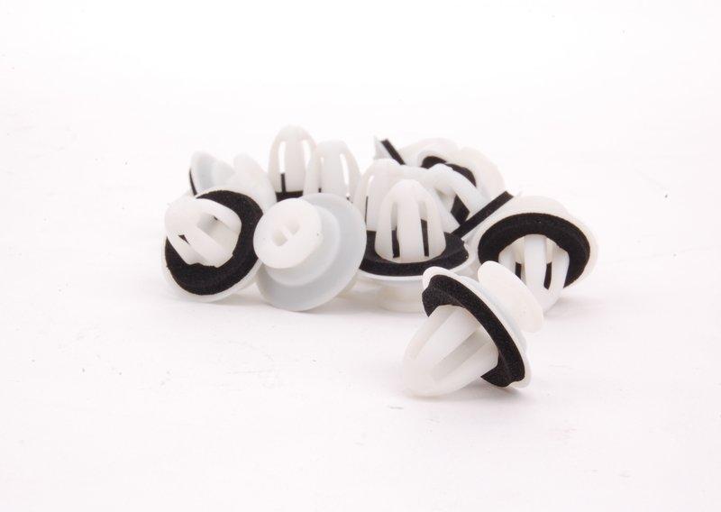 Накладка багажной двери загрунтованная