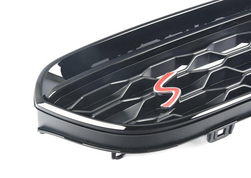 Декоративная решетка капота