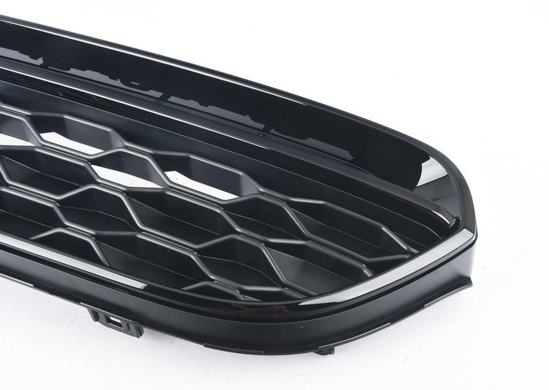 Декоративная решетка капота