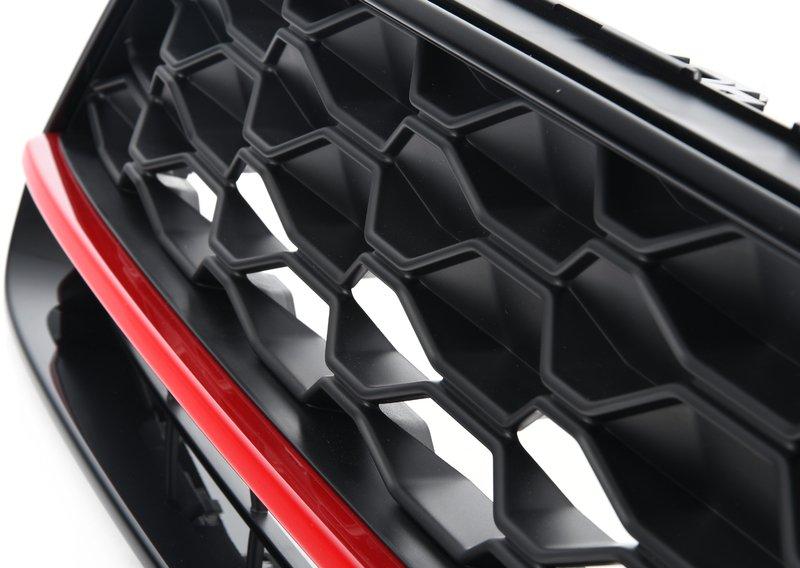 Декоративная решетка капота