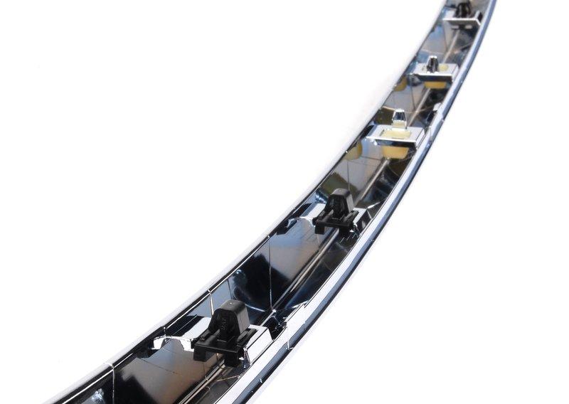 Декоративная планка капота