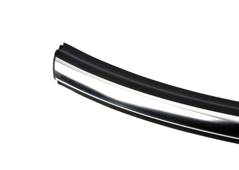 Декоративная планка крышки багажника