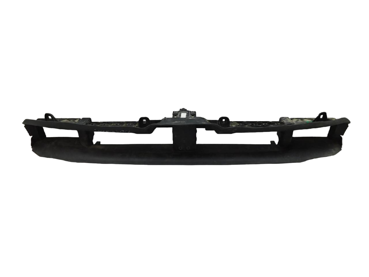 G06 нижняя решетка передней панели