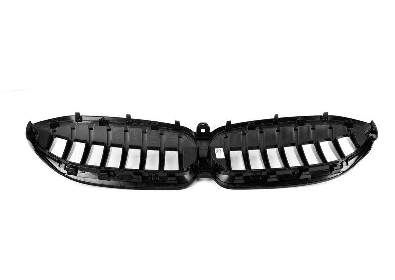 Черные решетки радиатора