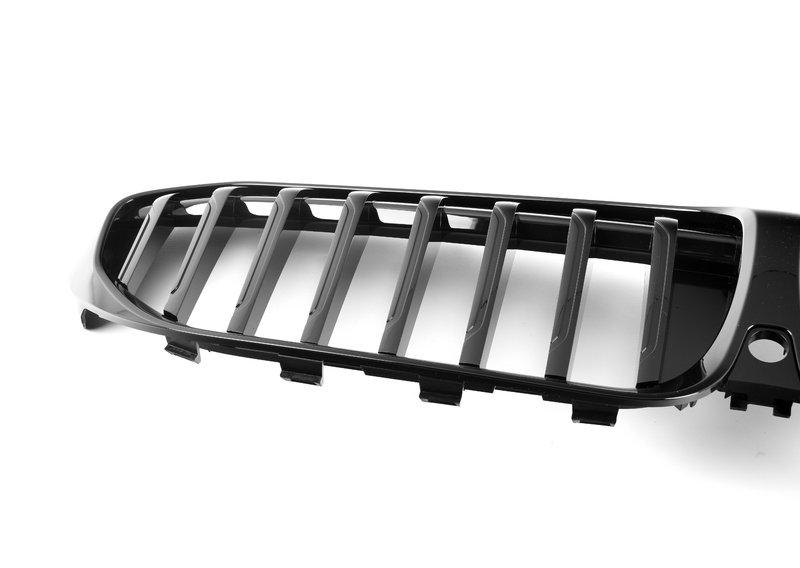 Черные решетки радиатора