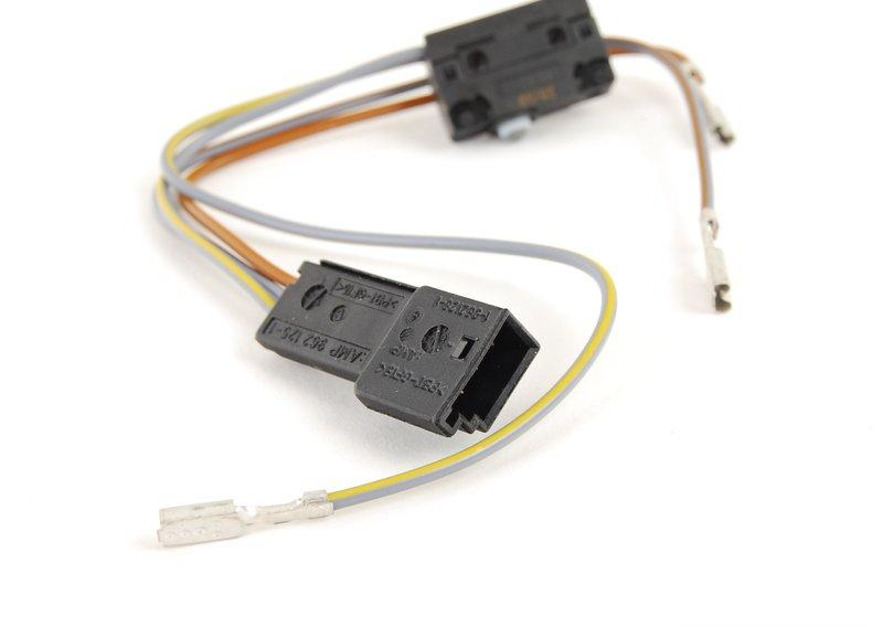 Микровыключатель кнопки багажной двери