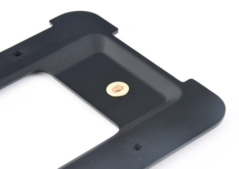 Табличка с номерным знаком сзади