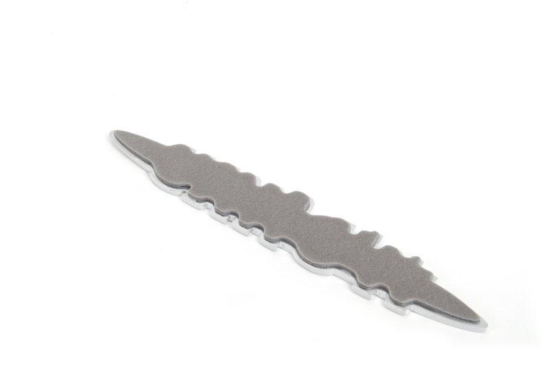 Задняя эмблема