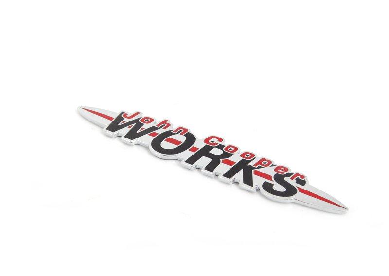 Задняя эмблема