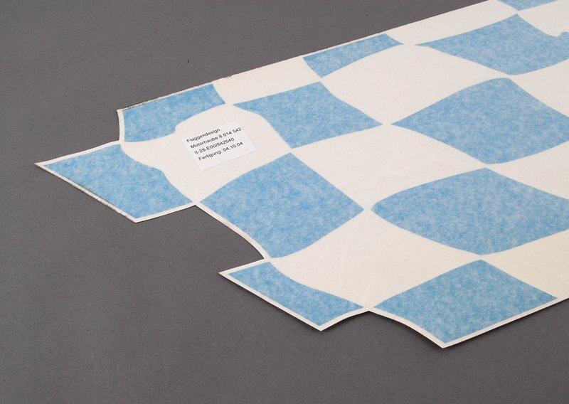 Клеящаяся пленка на капот