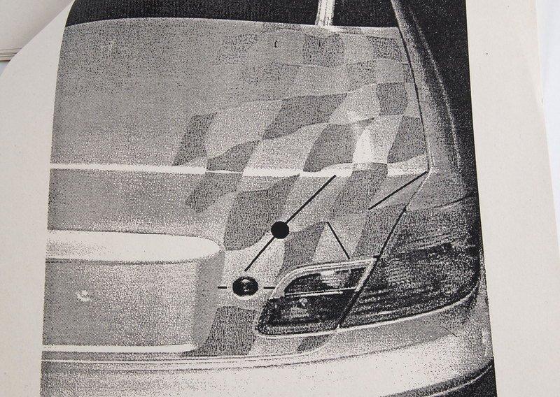 Клеящаяся пленка на багажную дверь