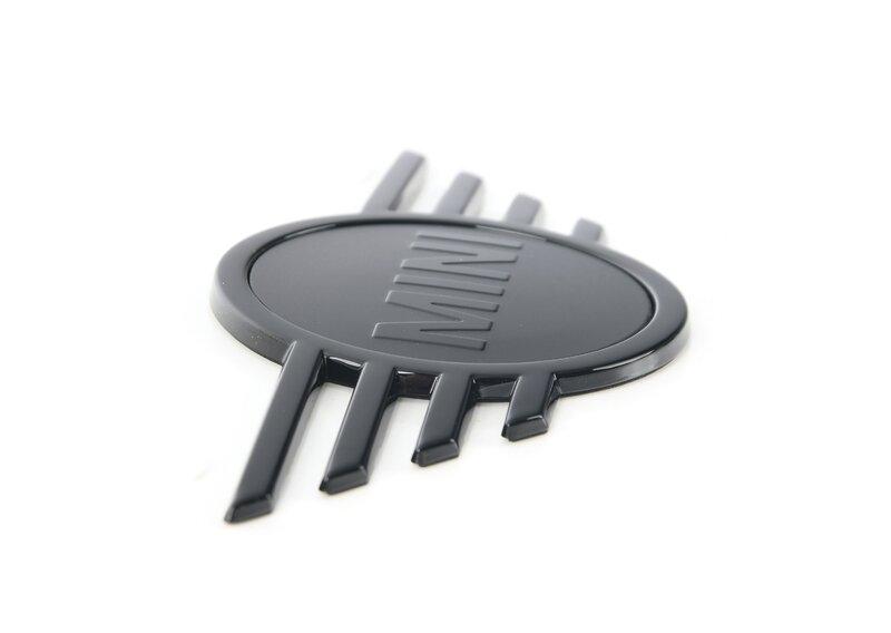 Эмблема MINI сзади