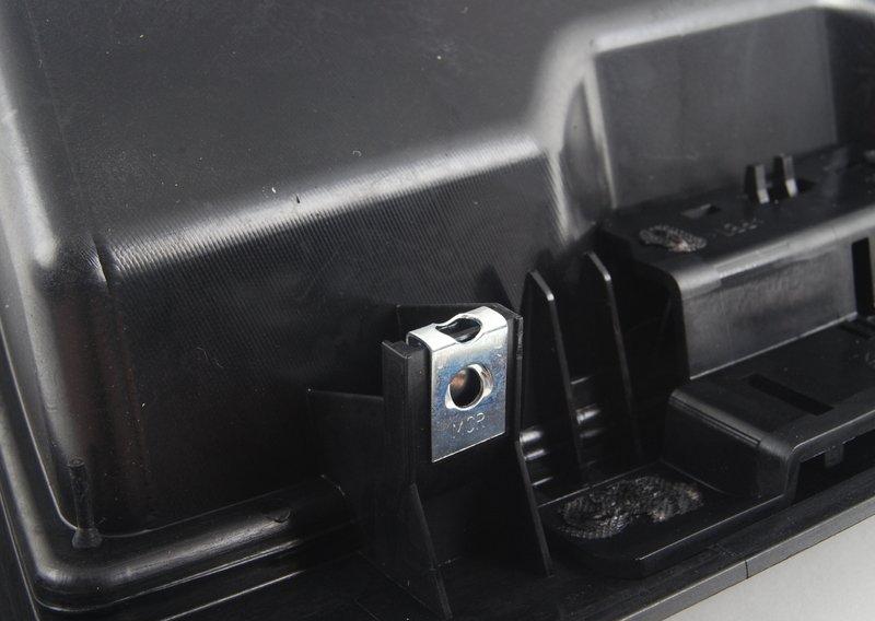 Ящик для мелких вещей в панели приборов