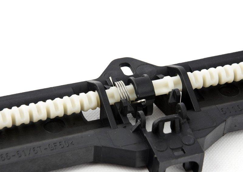 Фиксатор вещевого ящика