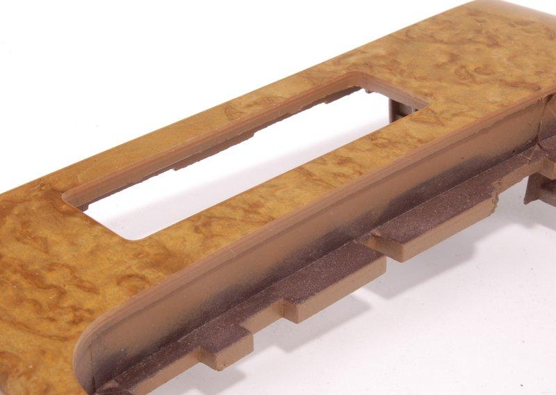 днище отделения для мелких вещей, дерево