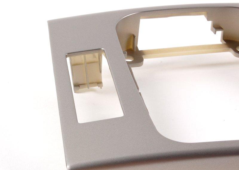 Днище отделения для мелких вещей