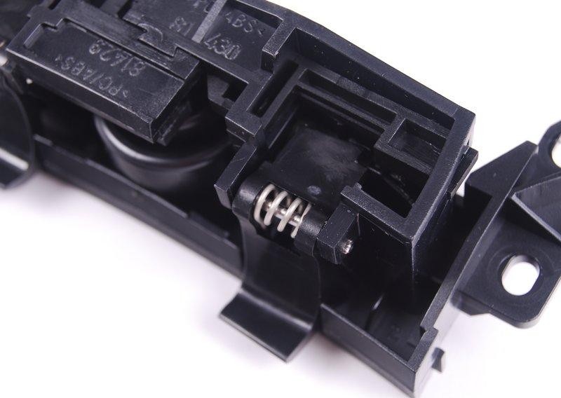 Запорн.мех.крышки среднего подлокотника