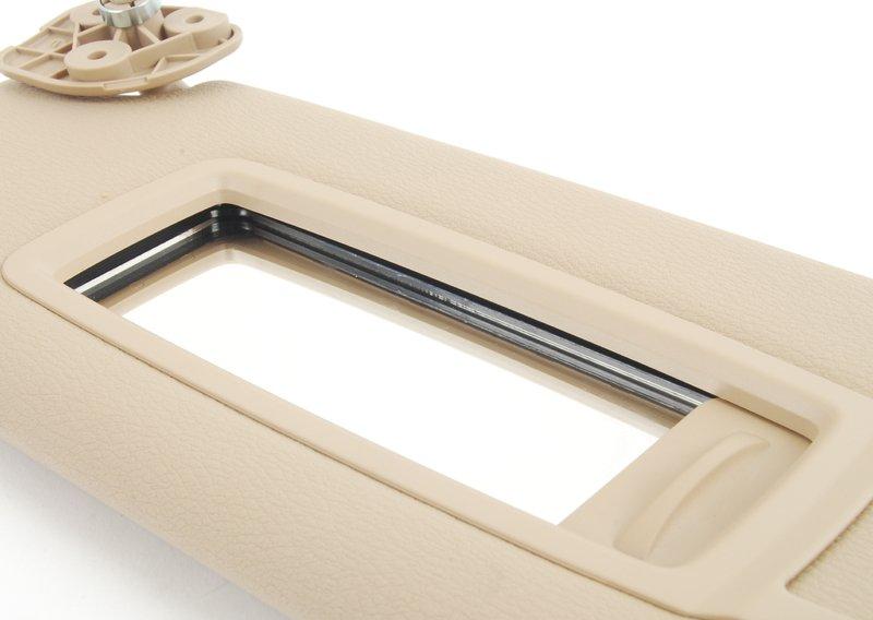 Солнцезащ.коз.с фонар.подсв.туал.зерк. Л