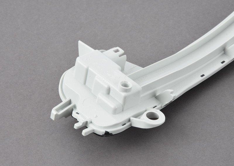 F48/F46 указатель поворотника в зеркале левый