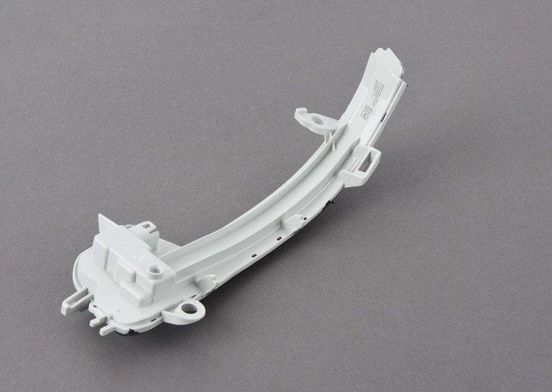 F48/F46 указатель поворотника в зеркале левый