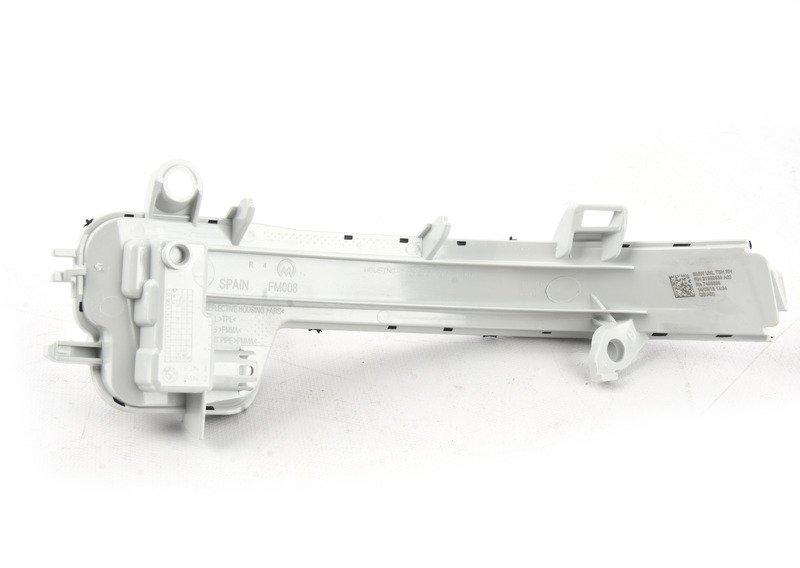 F48/F46 указатель поворотника в зеркале правый