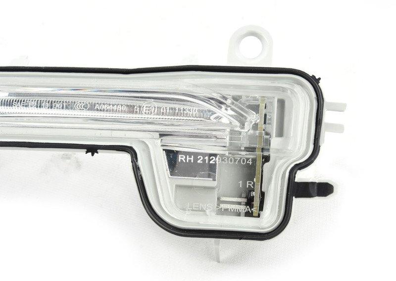 F48/F46 указатель поворотника в зеркале правый