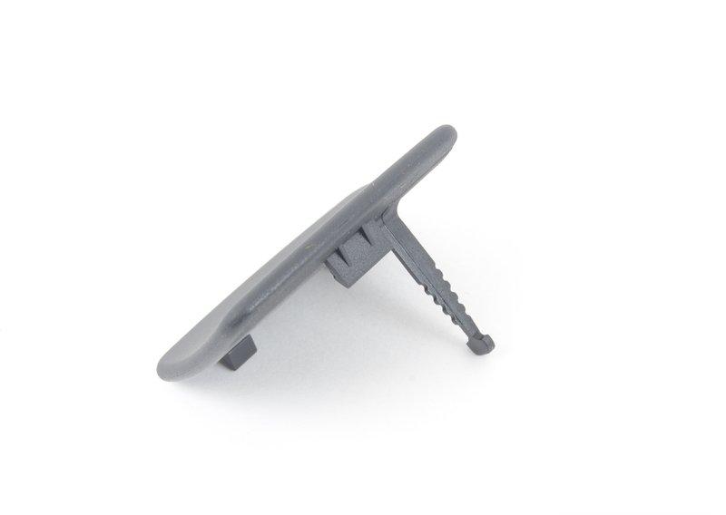 Накладка в передней части потолка