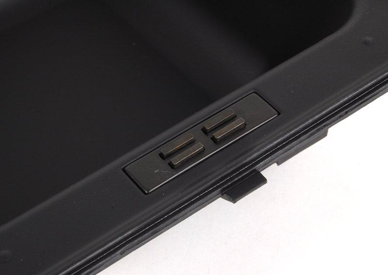 E39 (Ниша в среднем подлокотнике