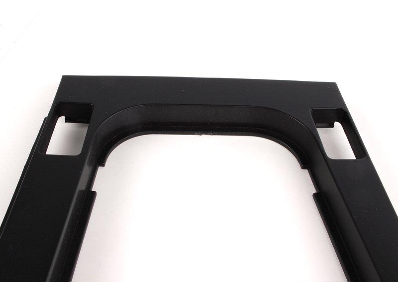 Накладка полки за задним сиденьем