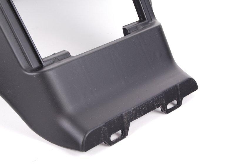 Нижняя часть отсека для мелких вещей