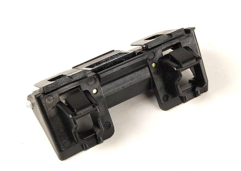 Петля лючка топливного бака