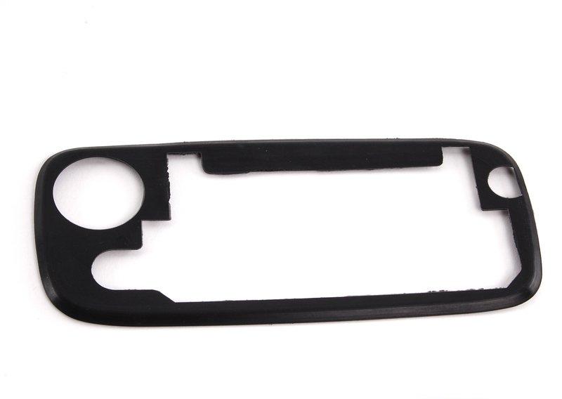 E31 уплотнитель левой ручки двери