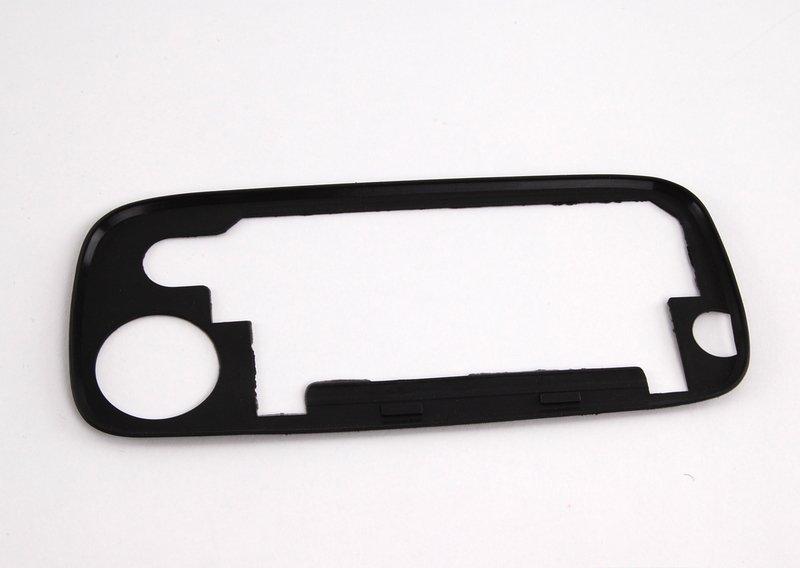 E31 уплотнитель левой ручки двери